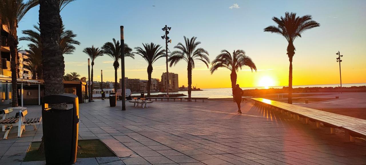 Beachside Apartment In Torrevieja Luaran gambar