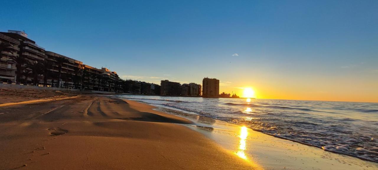 Beachside Apartment In Torrevieja Luaran gambar
