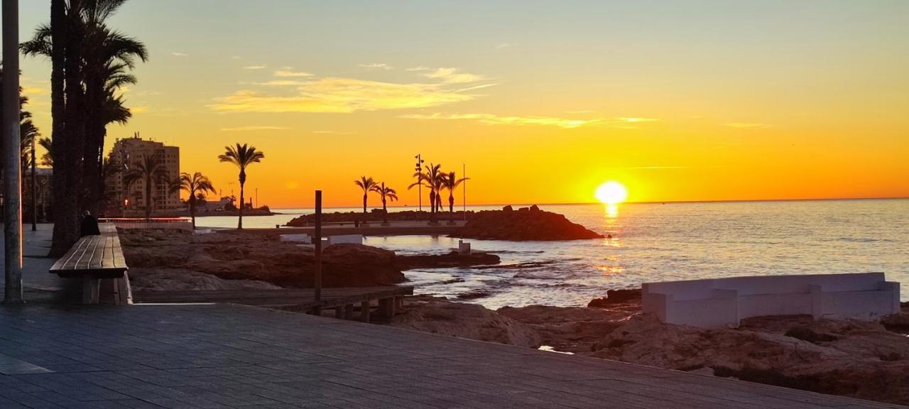 Beachside Apartment In Torrevieja Luaran gambar
