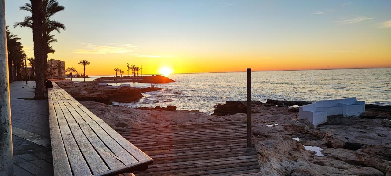 Beachside Apartment In Torrevieja Luaran gambar
