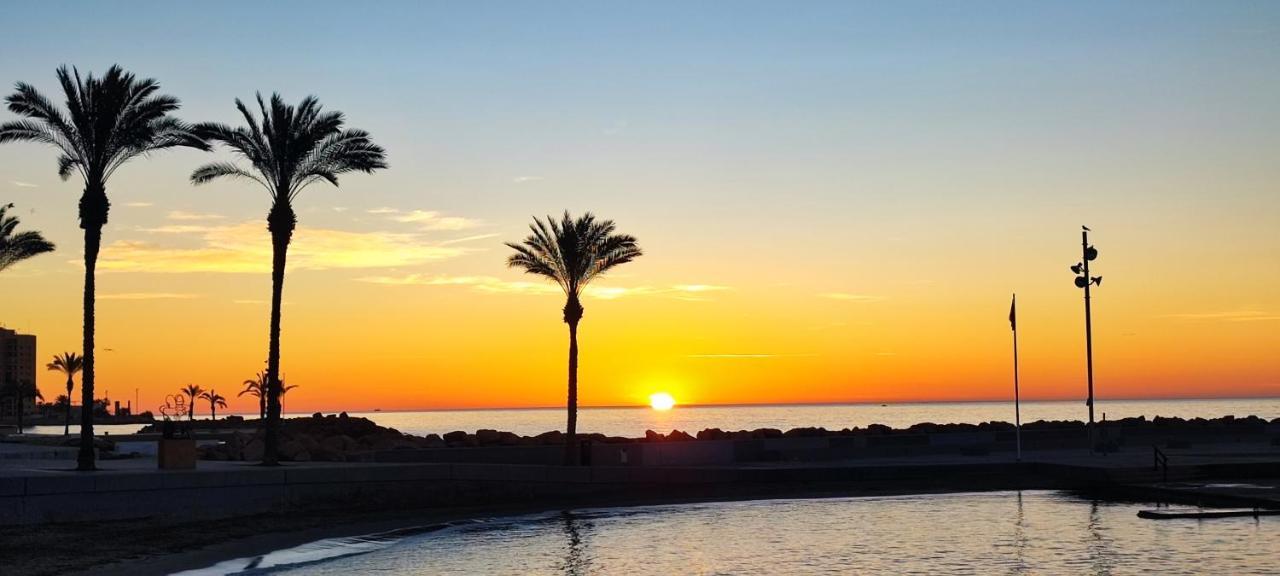 Beachside Apartment In Torrevieja Luaran gambar
