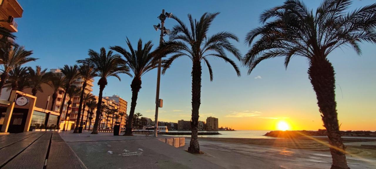Beachside Apartment In Torrevieja Luaran gambar