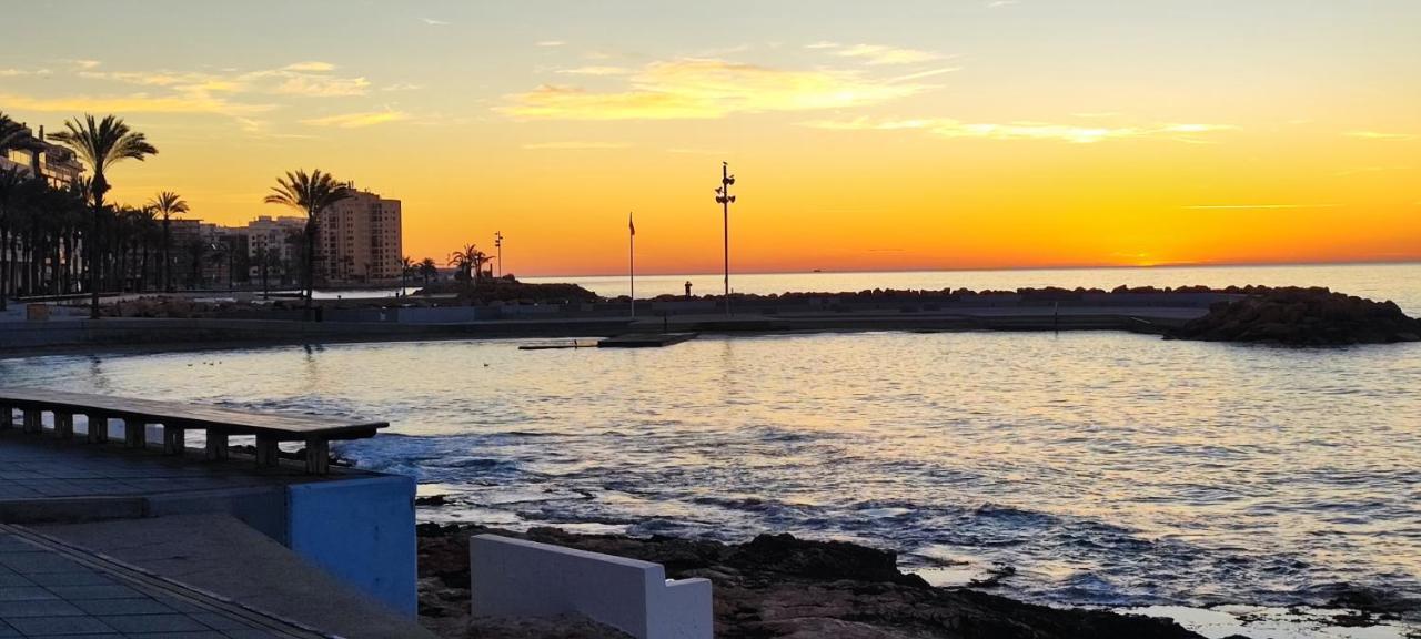 Beachside Apartment In Torrevieja Luaran gambar